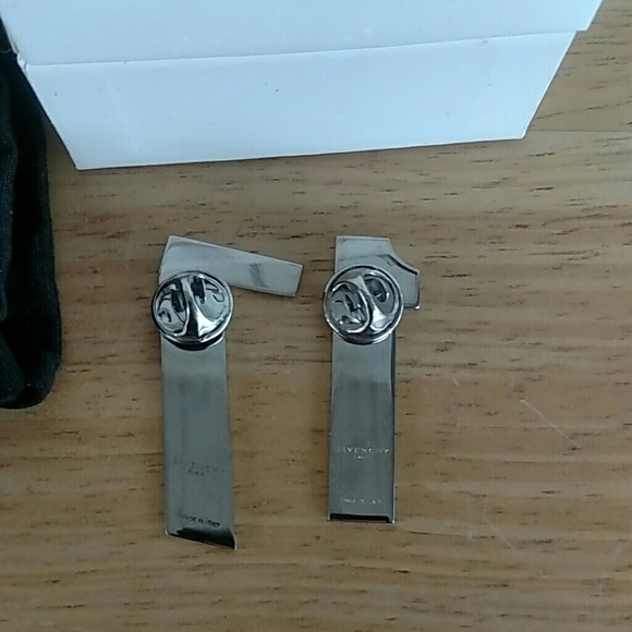 Givenchy 17 Pin Set Ricardo Tisci - Picture 4 of 7